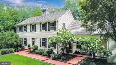/international/us/8107-vista-point-lane-fairfax-station-va-110119905163/