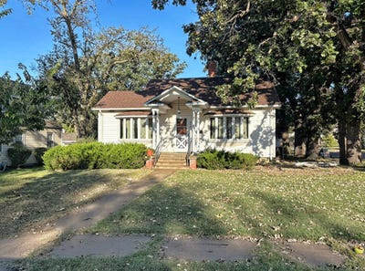 /international/us/414-e-court-st-ellsworth-ks-110102603284/