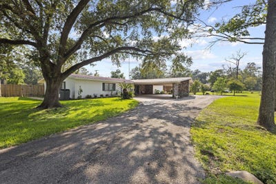 /international/us/1014-pine-needles-dr-sour-lake-tx-110101402298/