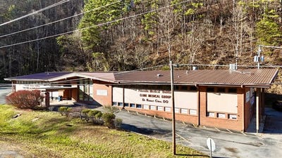 /international/us/387-town-mountain-road-pikeville-ky-110108547660/