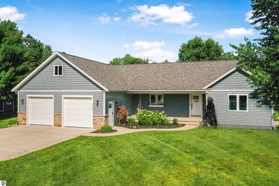 /international/us/2722-danbury-road-kingsley-mi-110100924111/