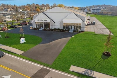 /international/us/300-coddington-highway-middletown-ri-110095702485/