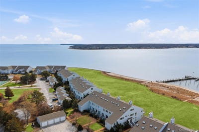 /international/us/2460-shipyard-lane-east-marion-ny-110107275940/
