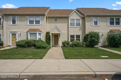 /international/us/7-colonial-court-jackson-nj-110100872299/