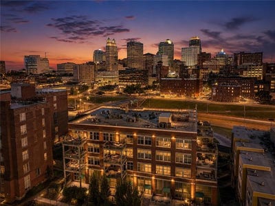 /international/us/210-w-5th-street-kansas-city-mo-110107891259/