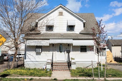 /international/us/236-maple-place-mineola-ny-110106850955/