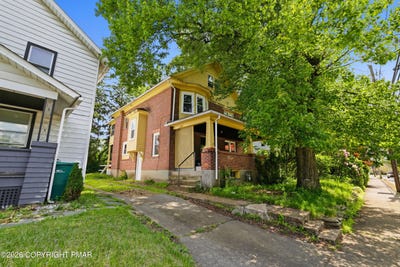 /international/us/97-e-broad-street-east-stroudsburg-pa-110108507290/