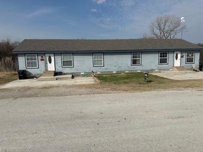 /international/us/121-windy-creek-springtown-tx-110105765654/