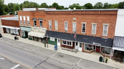 /international/us/113-s-main-street-mount-victory-oh-110108413227/