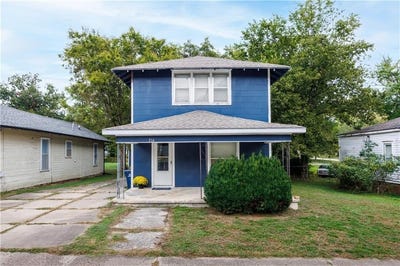 /international/us/216-s-14th-street-independence-ks-110102927435/