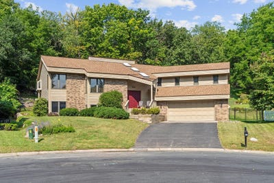 /international/us/8524-park-knoll-circle-bloomington-mn-110110380018/