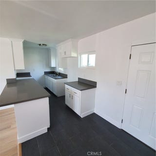/international/us/246-e-87th-place-los-angeles-ca-110107729241/