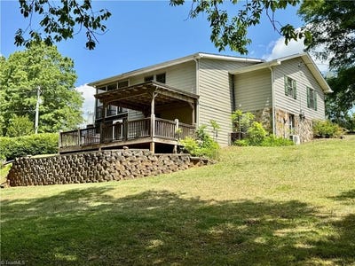 /international/us/417-white-pines-country-club-road-mount-airy-nc-110107698505/