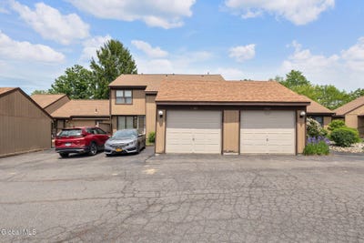 /international/us/1503-huntington-court-east-greenbush-ny-110108361984/