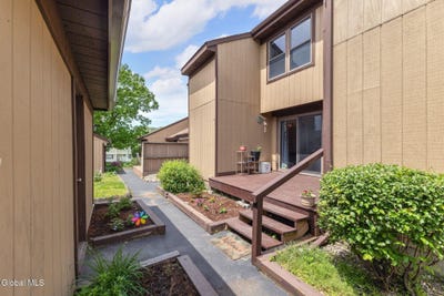 /international/us/1503-huntington-court-east-greenbush-ny-110108361984/