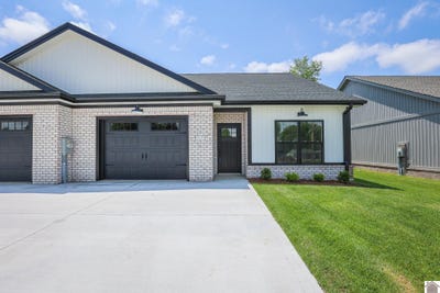 /international/us/805-violet-court-paducah-ky-110096217171/