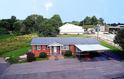 /international/us/1560-west-main-st-livingston-tn-110100817677/