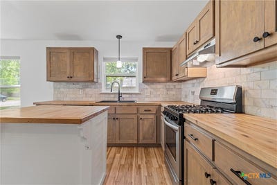 /international/us/407-e-7th-street-cameron-tx-110099386328/
