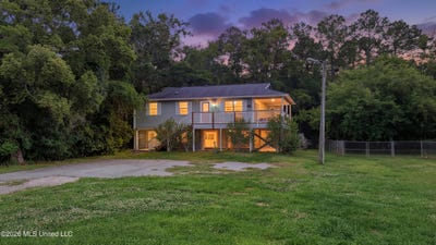 /international/us/8621-old-stage-road-moss-point-ms-110107842939/