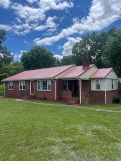 /international/us/397-epsons-road-long-island-va-110108065296/
