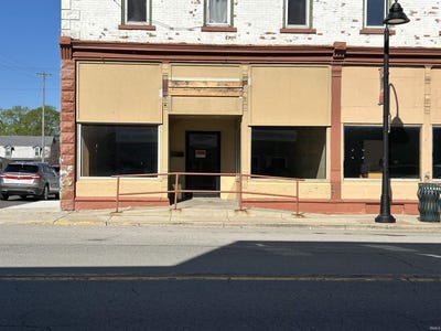 /international/us/127-s-state-street-south-whitley-in-110107613525/