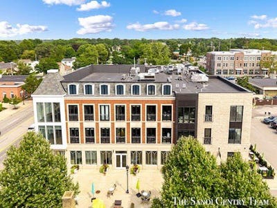 /international/us/110-w-savidge-street-spring-lake-mi-110110326834/