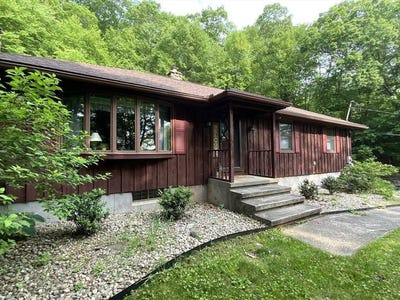 /international/us/279-north-rd-hampden-ma-110100690588/