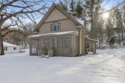 /international/us/100-junction-street-camp-douglas-wi-110104290276/