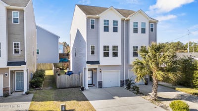 /international/us/103-hiram-street-carolina-beach-nc-110106564369/