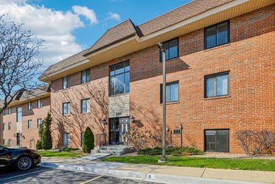 /international/us/200-e-fountainview-lane-lombard-il-110107855464/