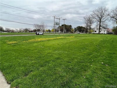 /international/us/3303-pine-avenue-niagara-falls-ny-110108879645/