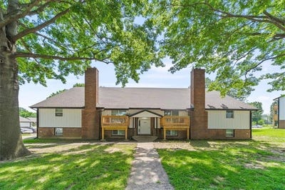 /international/us/1001-twin-oaks-terrace-harrisonville-mo-110100263400/