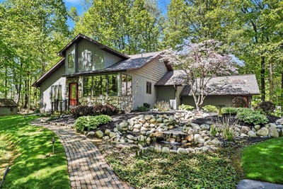 /international/us/2913-grange-road-berrien-springs-mi-110106989855/