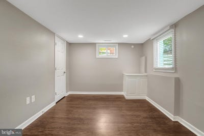 /international/us/3617-s-four-mile-run-drive-arlington-va-110100982401/