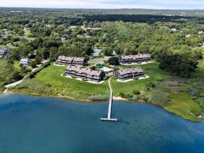 /international/us/28-pameeches-path-east-moriches-ny-110101271578/?lang=id