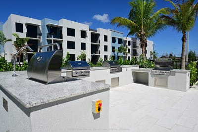 /international/us/7200-w-4th-avenue-hialeah-fl-110107818327/
