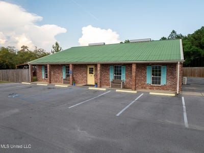 /international/us/890-vee-street-biloxi-ms-110101677581/