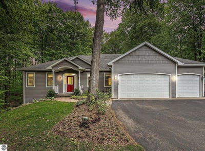 /international/us/2725-blue-meadow-drive-traverse-city-mi-110100356792/