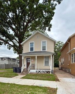 /international/us/813-cherry-street-oshkosh-wi-110100269017/