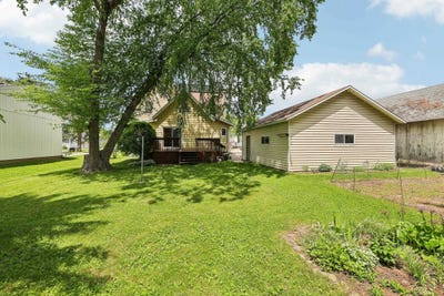 /international/us/12-w-church-street-belleville-wi-110099877375/