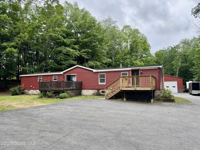 /international/us/4614-route-9n-corinth-ny-110100218471/