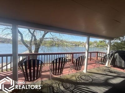 /international/us/1035-lakeshore-drive-brooklyn-ia-110107457643/