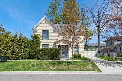 /international/us/313-summit-petoskey-mi-110108412989/