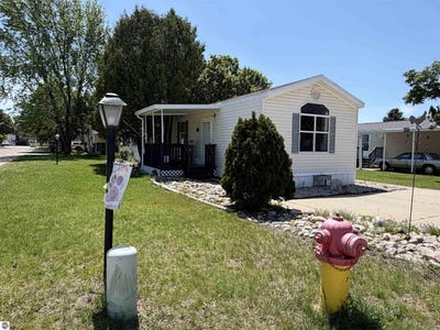 /international/us/403-farm-lane-cadillac-mi-110103740395/