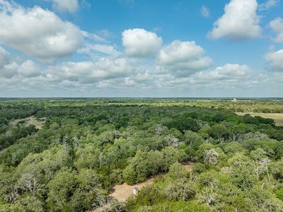 /international/us/county-road-132-hallettsville-tx-110102580346/