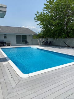 /international/us/22-meadow-lane-westhampton-beach-ny-110107440458/