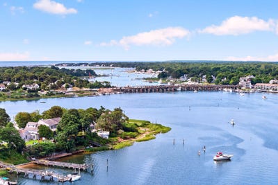 /international/us/33-horsefoot-road-west-dennis-ma-110109760620/