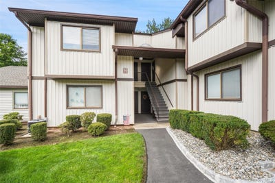 /international/us/109-village-road-yorktown-heights-ny-110110101351/