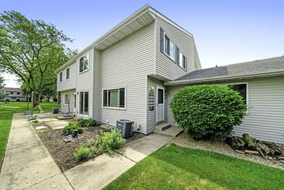 /international/us/1837-kerrybrook-court-sycamore-il-110108207295/