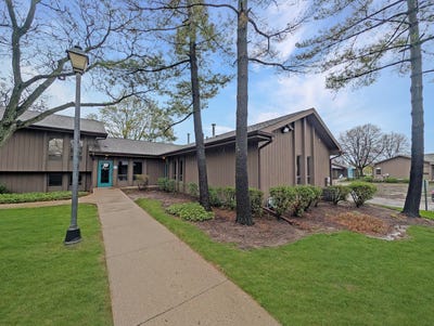/international/us/4306-unit-j-h-w-crystal-lake-road-mchenry-il-110107357306/